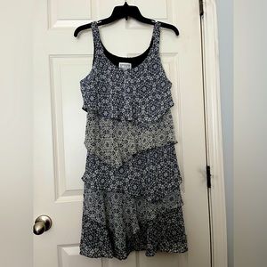 Sleeveless Navy & Beige Dress. Size: 10 Petite.